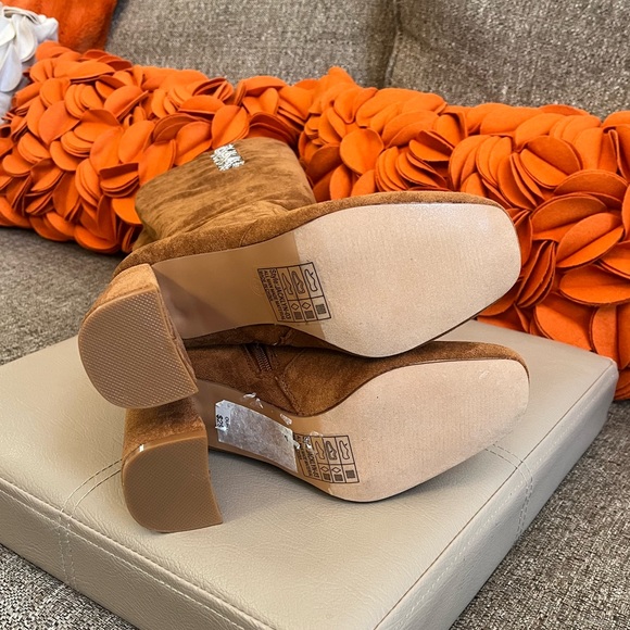 ❣️🆕Yoki British Tan Faux Suede Side Embellishment Heeled Knee Boots❣️ - Picture 11 of 11